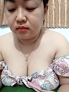 Snapshot of VyOanh2K chatting on 11-16-25, 03:39 VyOanh2K online show from 11-16-25, 03:39