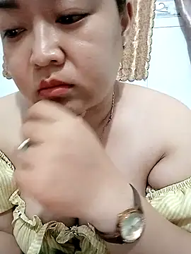 Snapshot of VyOanh2K chatting on 11-18-25, 03:38 VyOanh2K online show from 11-18-25, 03:38