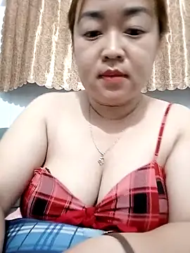 Snapshot of VyOanh2K chatting on 11-22-25, 03:55 VyOanh2K online show from 11-22-25, 03:55