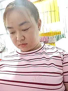 Snapshot of VyOanh2K chatting on 11-23-25, 07:08 VyOanh2K online show from 11-23-25, 07:08