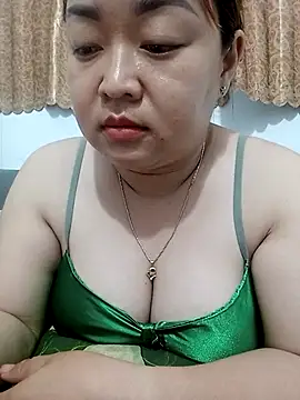 Snapshot of VyOanh2K chatting on 12-14-25, 04:01 VyOanh2K online show from 12-14-25, 04:01