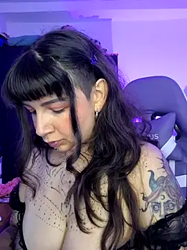 Snapshot of Aria_Bennett21 chatting on 05-13-26, 03:37 Aria Bennett21 online show from 05-13-26, 03:37
