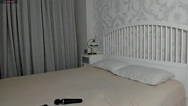 Eva  Lewis online show from 04-25-26, 01:41