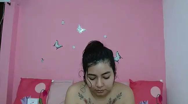 LaylaHolmes online show from 12-19-24, 01:07