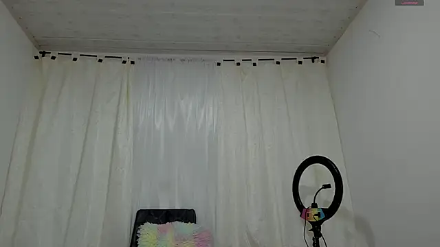 Snapshot of Abbyjonhson__ chatting on 07-27-26, 06:15 Abbyjonhson online show from 07-27-26, 06:15