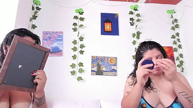 Snapshot of Karol_IsabelCouple chatting on 12-14-24, 08:08 Karol IsabelCouple online show from 12-14-24, 08:08