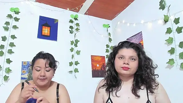 Snapshot of Karol_IsabelCouple chatting on 12-28-24, 01:39 Karol IsabelCouple online show from 12-28-24, 01:39