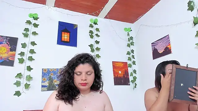 Snapshot of Karol_IsabelCouple chatting on 12-30-24, 10:23 Karol IsabelCouple online show from 12-30-24, 10:23