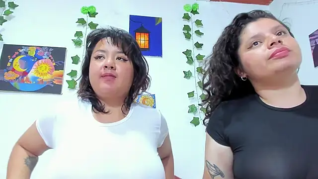 Snapshot of Karol_IsabelCouple chatting on 01-01-25, 04:29 Karol IsabelCouple online show from 01-01-25, 04:29