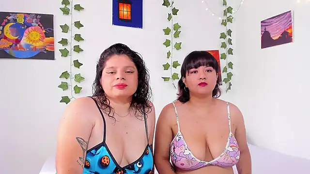 Snapshot of Karol_IsabelCouple chatting on 02-14-25, 08:48 Karol IsabelCouple online show from 02-14-25, 08:48