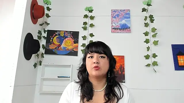 Snapshot of Karol_IsabelCouple chatting on 09-25-25, 08:23 Karol IsabelCouple online show from 09-25-25, 08:23