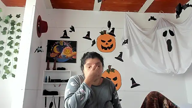 Snapshot of Karol_IsabelCouple chatting on 10-22-25, 03:34 Karol IsabelCouple online show from 10-22-25, 03:34