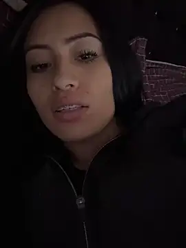 Snapshot of Sara_luna_ chatting on 12-20-24, 06:35 Sara luna  online show from 12-20-24, 06:35