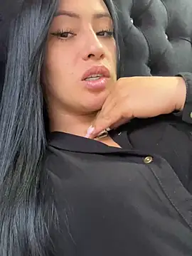 Sara luna  online show from 06-06-26, 05:17