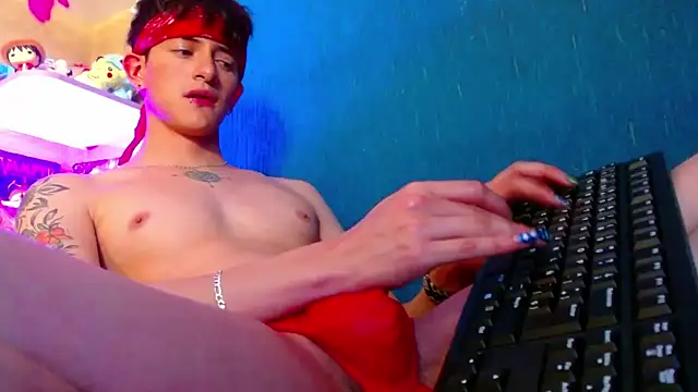 Snapshot of GabyThoms chatting on 12-17-24, 11:59 GabyThoms online show from 12-17-24, 11:59