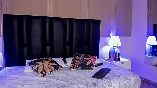 Milf meli online show from 12-15-25, 03:11