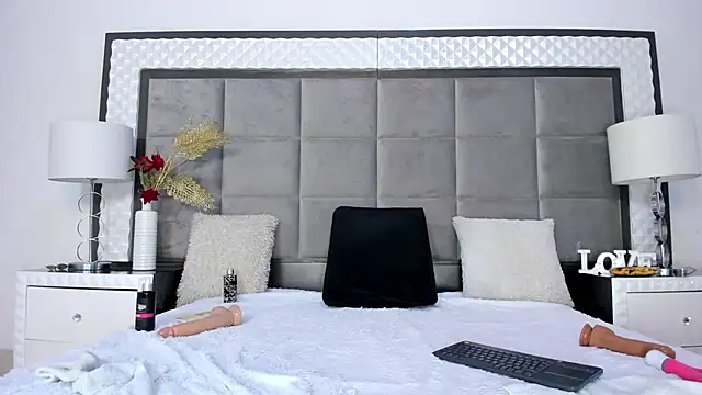 Snapshot of OliviaBurning chatting on 02-02-25, 12:09 OliviaBurning online show from 02-02-25, 12:09