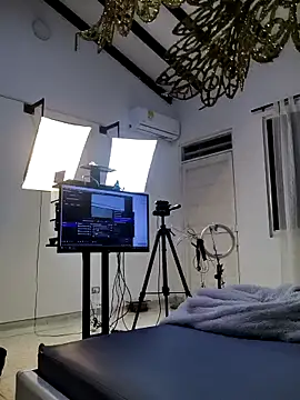 Snapshot of OliviaBurning chatting on 09-13-25, 11:32 OliviaBurning online show from 09-13-25, 11:32