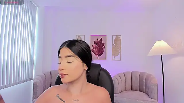 amelie jhons online show from 10-17-25, 08:22