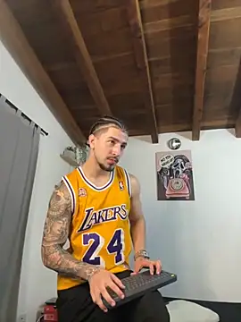 Snapshot of Valentino_Xander chatting on 11-07-25, 11:27 Valentino Xander online show from 11-07-25, 11:27