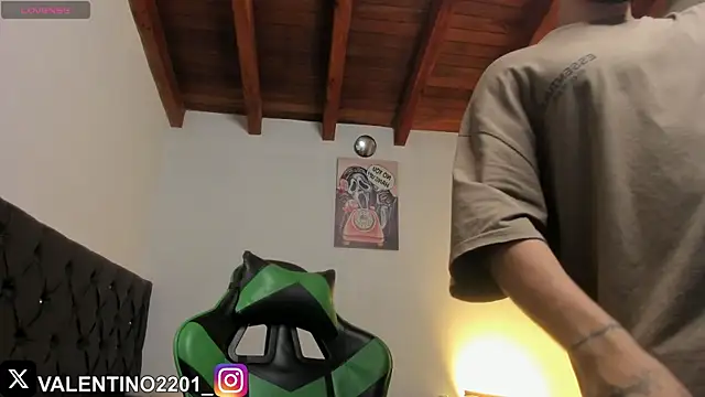 Snapshot of Valentino_Xander chatting on 11-10-25, 12:09 Valentino Xander online show from 11-10-25, 12:09