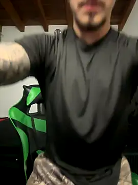 Snapshot of Valentino_Xander chatting on 11-12-25, 12:11 Valentino Xander online show from 11-12-25, 12:11