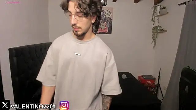 Snapshot of Valentino_Xander chatting on 11-12-25, 11:58 Valentino Xander online show from 11-12-25, 11:58