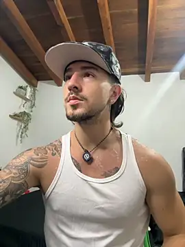 Snapshot of Valentino_Xander chatting on 11-22-25, 11:59 Valentino Xander online show from 11-22-25, 11:59