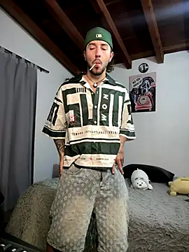 Snapshot of Valentino_Xander chatting on 12-03-25, 01:24 Valentino Xander online show from 12-03-25, 01:24