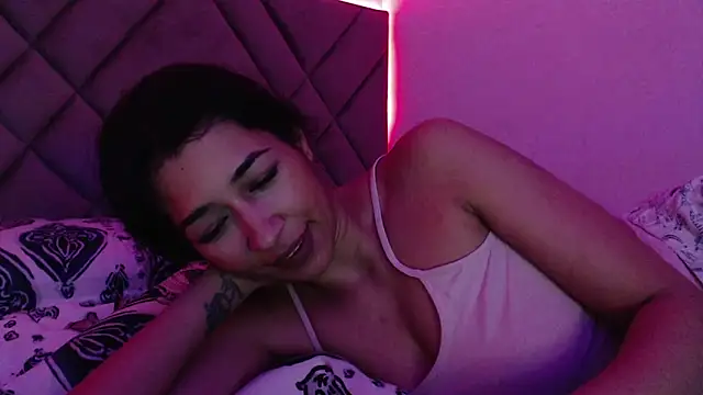 Snapshot of karmen24K chatting on 02-18-25, 02:27 karmen24K online show from 02-18-25, 02:27