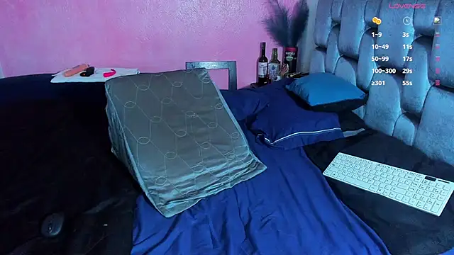 Piggy Eddy online show from 03-01-25, 01:11