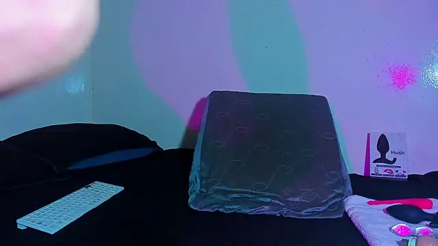 Piggy Eddy online show from 03-31-26, 05:19