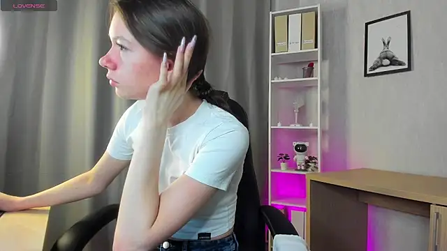 Nicole Charm online show from 03-05-25, 08:00