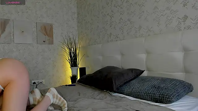 Nicole Charm online show from 09-15-25, 08:53