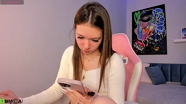 Nicole Charm online show from 04-16-26, 11:51