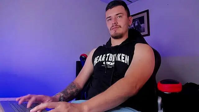 Snapshot of james_connor2 chatting on 01-07-25, 06:24 james connor2 online show from 01-07-25, 06:24