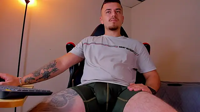 Snapshot of james_connor2 chatting on 03-16-25, 07:38 james connor2 online show from 03-16-25, 07:38