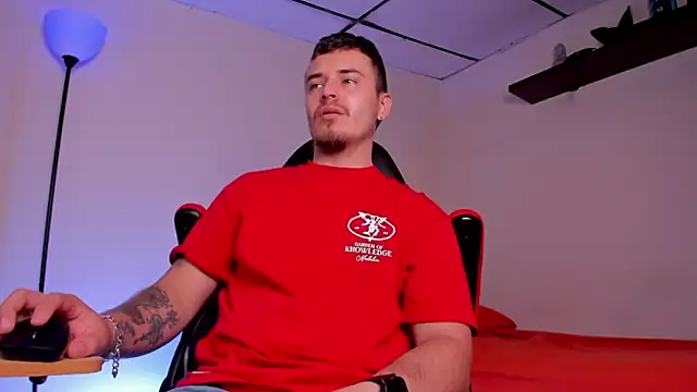 Snapshot of james_connor2 chatting on 10-13-25, 07:14 james connor2 online show from 10-13-25, 07:14