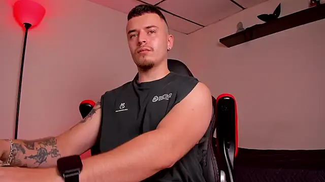 Snapshot of james_connor2 chatting on 10-24-25, 07:32 james connor2 online show from 10-24-25, 07:32