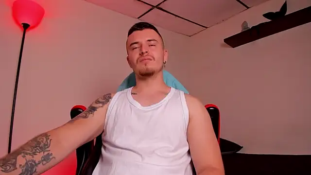 Snapshot of james_connor2 chatting on 10-26-25, 04:35 james connor2 online show from 10-26-25, 04:35