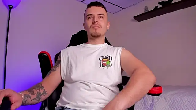 Snapshot of james_connor2 chatting on 11-12-25, 06:52 james connor2 online show from 11-12-25, 06:52