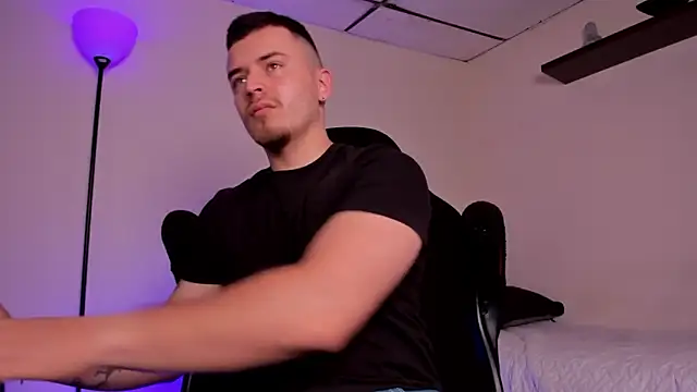 Snapshot of james_connor2 chatting on 11-15-25, 07:10 james connor2 online show from 11-15-25, 07:10