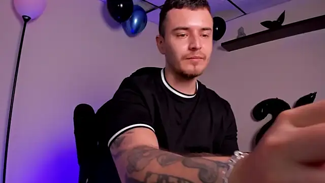 Snapshot of james_connor2 chatting on 11-24-25, 07:02 james connor2 online show from 11-24-25, 07:02