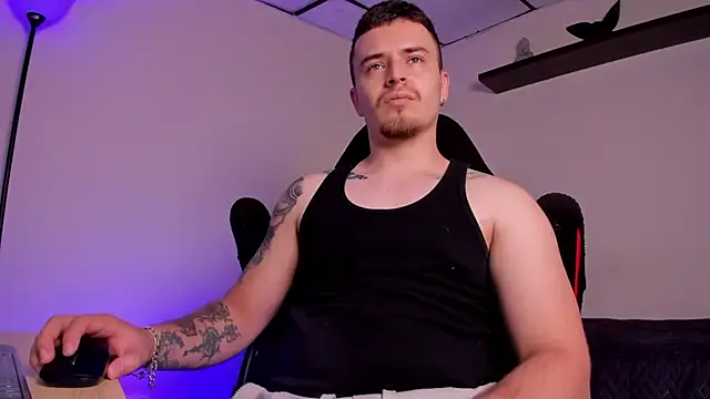 Snapshot of james_connor2 chatting on 11-27-25, 07:38 james connor2 online show from 11-27-25, 07:38