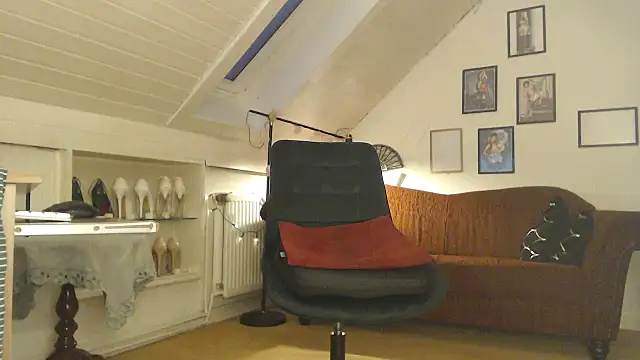 Snapshot of GinaBlonde chatting on 01-13-25, 06:49 GinaBlonde online show from 01-13-25, 06:49