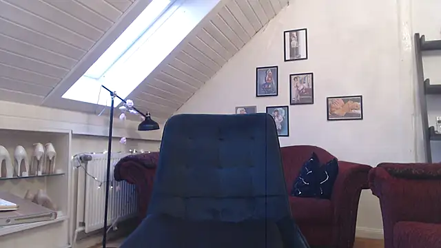 Snapshot of GinaBlonde chatting on 01-29-25, 03:26 GinaBlonde online show from 01-29-25, 03:26