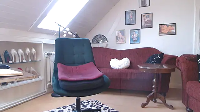 Snapshot of GinaBlonde chatting on 02-01-25, 02:24 GinaBlonde online show from 02-01-25, 02:24