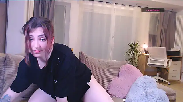 Caroline1995 online show from 03-18-26, 06:00