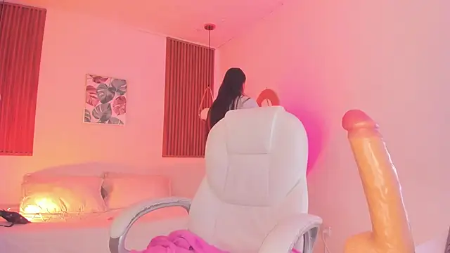 Snapshot of TiffanyWright chatting on 11-04-25, 11:20 TiffanyWright online show from 11-04-25, 11:20