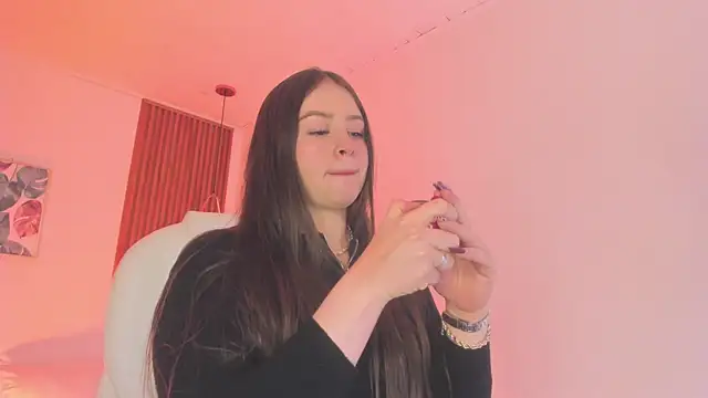 Snapshot of TiffanyWright chatting on 11-30-25, 01:26 TiffanyWright online show from 11-30-25, 01:26